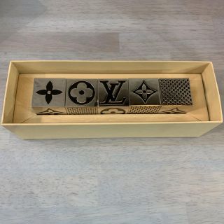 ルイヴィトン(LOUIS VUITTON)の《お値下げ》ルイヴィトン　ノベルティ　ダイス　サイコロ　マグネットキューブ(ノベルティグッズ)