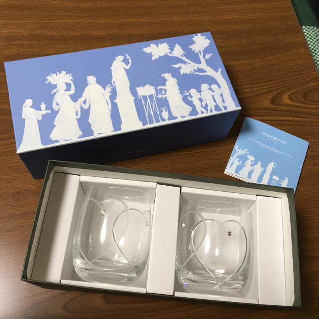 WEDGWOOD(ウェッジウッド)の新品未使用✴︎ウェッジウッド プロミシス　トゥーハーツ　タンブラー　ペアグラス インテリア/住まい/日用品のキッチン/食器(グラス/カップ)の商品写真