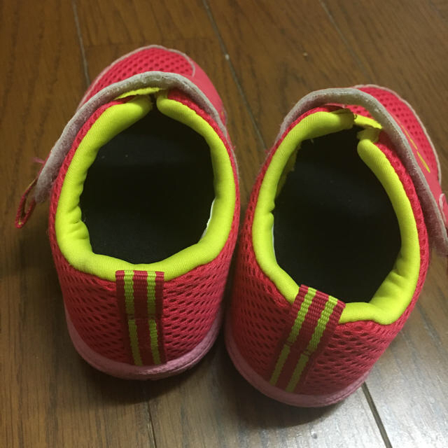 asics(アシックス)のもかここ様　専用　asics サンダル　14.0cm 女の子　赤 キッズ/ベビー/マタニティのベビー靴/シューズ(~14cm)(サンダル)の商品写真