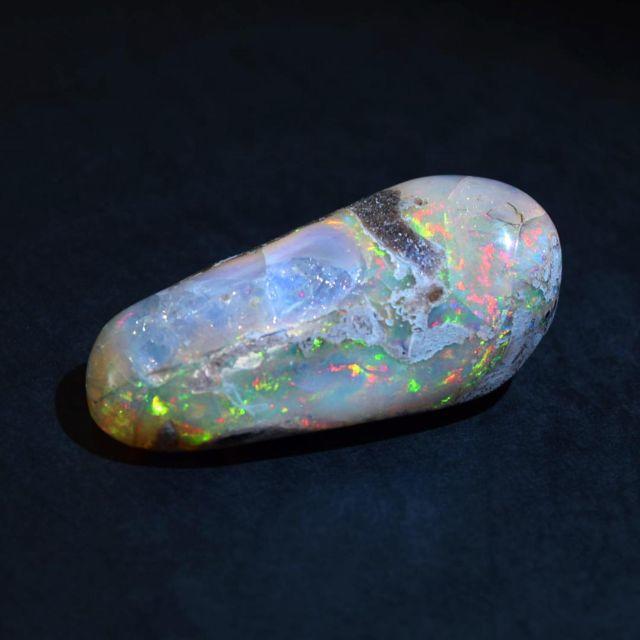 【希少・特大】オパール（母岩付き）原石　Opal 蛋白石　112.5CT