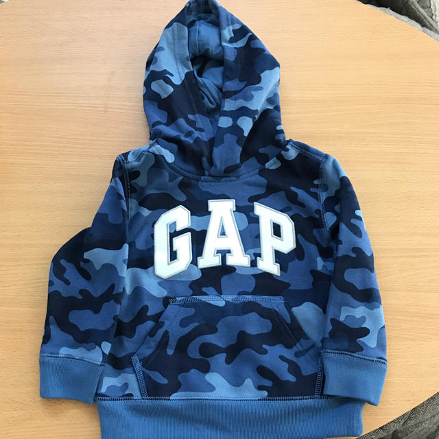 babyGAP(ベビーギャップ)のGAP キッズ　パーカー　新品 キッズ/ベビー/マタニティのキッズ服男の子用(90cm~)(Tシャツ/カットソー)の商品写真