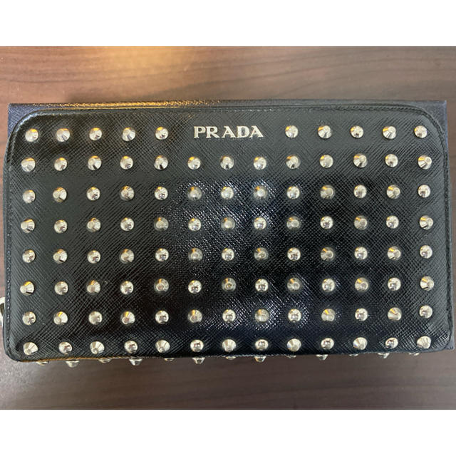 PRADA(プラダ)のプラダ　長財布　スタッズ メンズのファッション小物(長財布)の商品写真