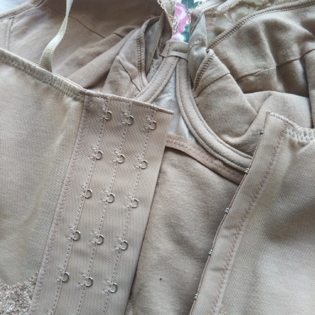 シャルレ(シャルレ)のボファリッチ　キャメル色　新品未使用品ブラジャー レディースの下着/アンダーウェア(ブラ)の商品写真