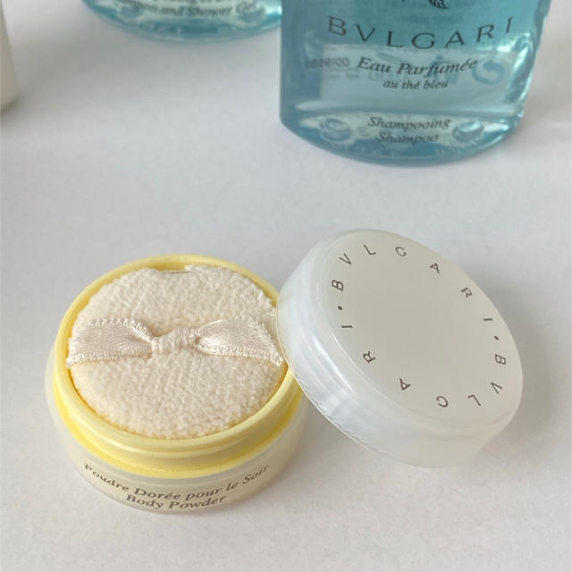 BVLGARI(ブルガリ)のブルガリ　オ・パフメ オーテブルー　アメニティセット&プールファムボディパウダー コスメ/美容のキット/セット(サンプル/トライアルキット)の商品写真