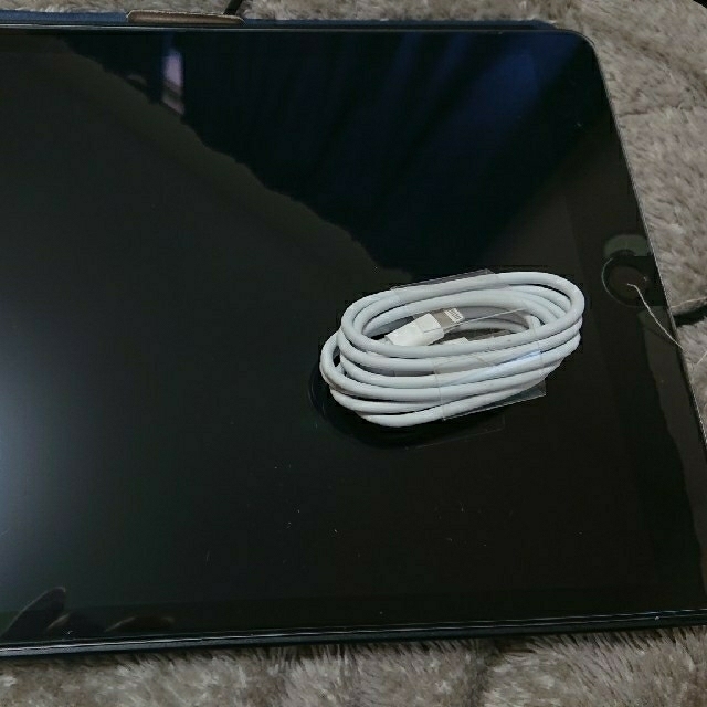 iPad 7世代 スマホ/家電/カメラのPC/タブレット(タブレット)の商品写真