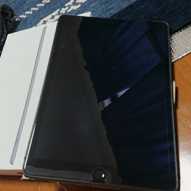 iPad 7世代 スマホ/家電/カメラのPC/タブレット(タブレット)の商品写真