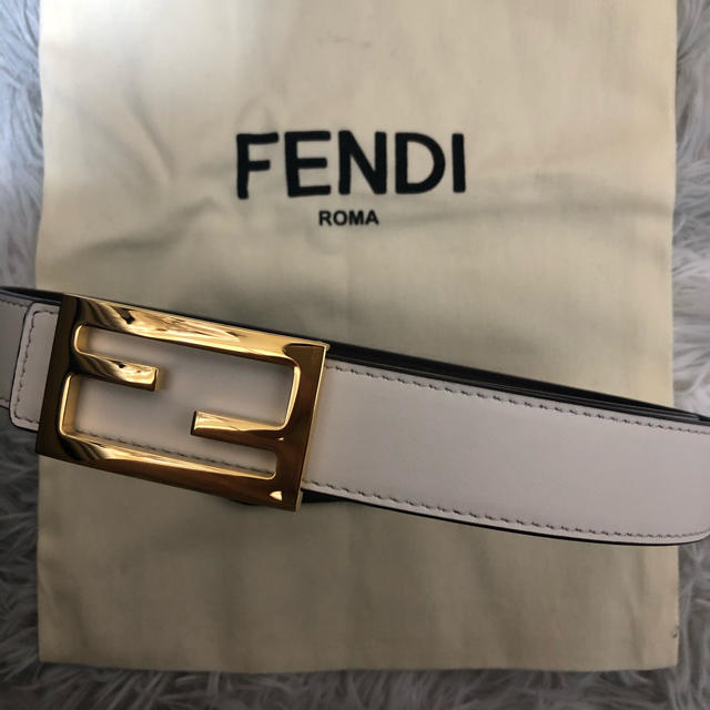 FENDI(フェンディ)のリバーシブルベルト レディースのファッション小物(ベルト)の商品写真