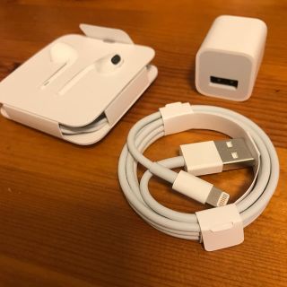 アイフォーン(iPhone)のLightningケーブル、USBアダプタ、イヤホン、(おまけ付)セット(ヘッドフォン/イヤフォン)