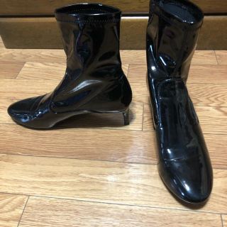 ザラ(ZARA)の☆即発送☆可愛いZARA エナメルブーツ　レインブーツでもok(ブーツ)