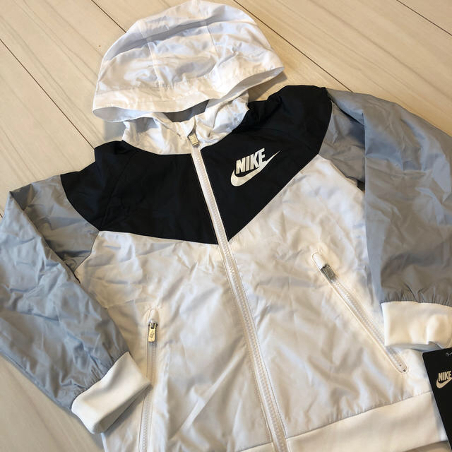 NIKE(ナイキ)のナイキ　シャカシャカ　ズボン　120cm 新品未使用 キッズ/ベビー/マタニティのキッズ/ベビー/マタニティ その他(その他)の商品写真