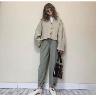 ジーユー(GU)のスラックス(ワークパンツ/カーゴパンツ)