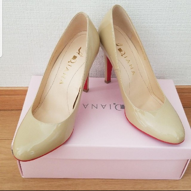 DIANA - DIANA エナメル ベージュ パンプスの通販 by maaa's shop|ダイアナならラクマ