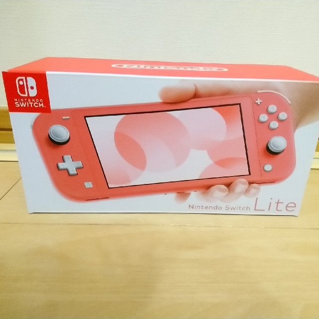 Nintendo Switch(ニンテンドースイッチ)のNintendo Switch Lite ニンテンドースイッチ コーラルピンク エンタメ/ホビーのゲームソフト/ゲーム機本体(携帯用ゲーム機本体)の商品写真