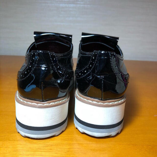 ZARA(ザラ)の【micky様専用】ZARA エナメルレザー風ダービーシューズ　サイズ36 レディースの靴/シューズ(その他)の商品写真
