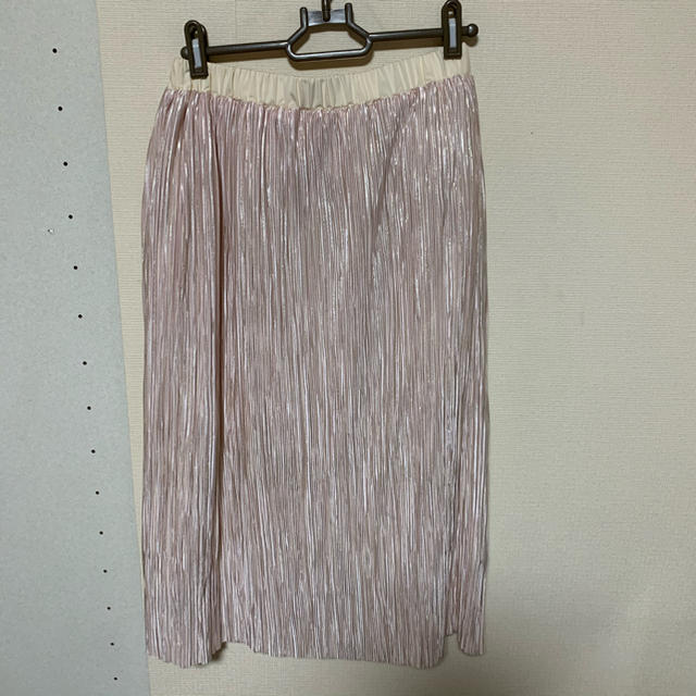 natural couture(ナチュラルクチュール)のnatural couture  細プリーツ シャインスカート   レディースのスカート(ひざ丈スカート)の商品写真