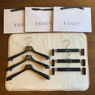 フォクシー(FOXEY)のFoxey ハンガー3本 スカートハンガー3本 紙袋3枚セット(押し入れ収納/ハンガー)