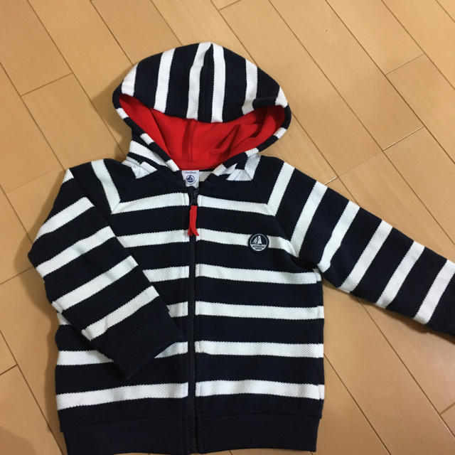 PETIT BATEAU(プチバトー)のプチバトー　パーカー キッズ/ベビー/マタニティのベビー服(~85cm)(ジャケット/コート)の商品写真