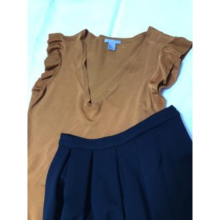 エイチアンドエム(H&M)のH＆M 袖 フリル カットソー Vネック 検:ZARA (カットソー(半袖/袖なし))