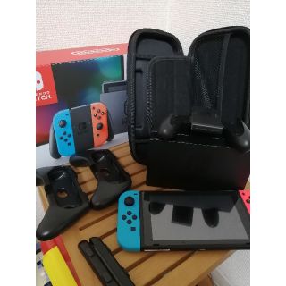 Nintendo Switch　本体　別売り付属品付き　ネオンブルー(家庭用ゲーム機本体)