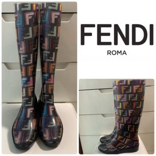 フェンディ(FENDI)のフェンディ  ブラックエナメル   総柄ロゴ　レインブーツ(レインブーツ/長靴)