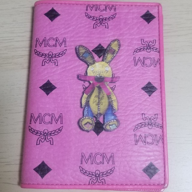 MCM(エムシーエム)のMCM パスポートケース レディースのファッション小物(パスケース/IDカードホルダー)の商品写真