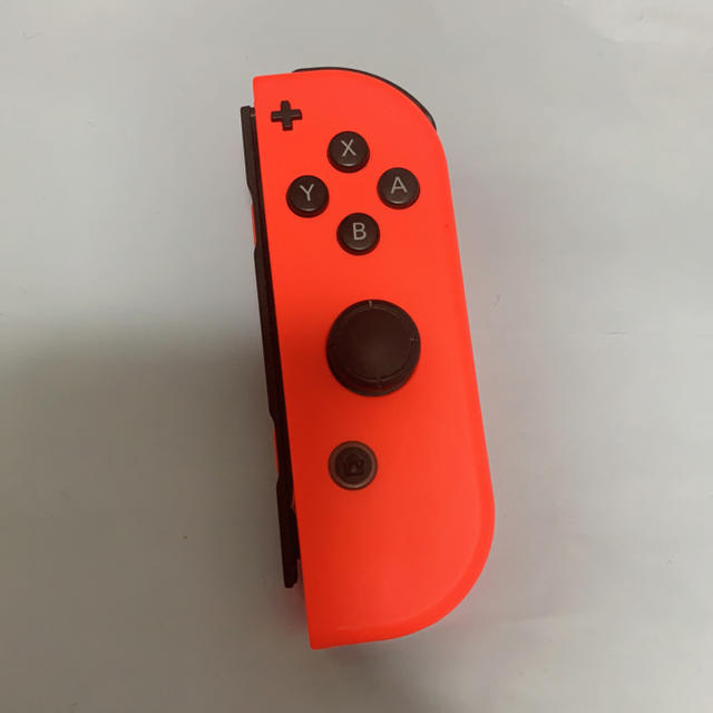 Nintendo Switch(ニンテンドースイッチ)の任天堂Switch ジョイコン 右　ジャンク品 エンタメ/ホビーのゲームソフト/ゲーム機本体(家庭用ゲーム機本体)の商品写真