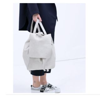 ザラ(ZARA)のZARA ホワイトスエード リュック(リュック/バックパック)