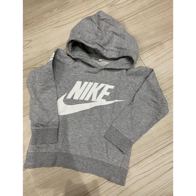 NIKE(ナイキ)のNIKE☆パーカー キッズ/ベビー/マタニティのキッズ服男の子用(90cm~)(Tシャツ/カットソー)の商品写真