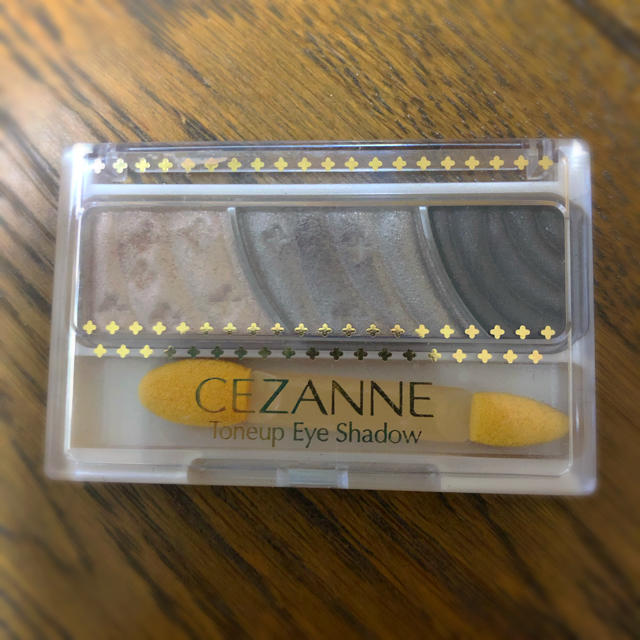 CEZANNE（セザンヌ化粧品）(セザンヌケショウヒン)のセザンヌ トーンアップアイシャドウ 03 チャコールブラウン(2.7g) コスメ/美容のベースメイク/化粧品(アイシャドウ)の商品写真