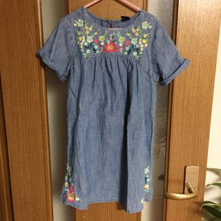 ギャップキッズ(GAP Kids)のひろ猿さん専用 gap お花の刺繍入り 半袖 ワンピース 120cm(ワンピース)