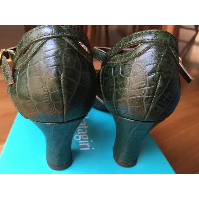 クロコ　型押し　ストラップ　パンプス　緑　グリーン　チアキカタギリ レディースの靴/シューズ(ハイヒール/パンプス)の商品写真