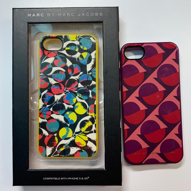 MARC BY MARC JACOBS(マークバイマークジェイコブス)のマークジェイコブス　iPhone SE ケース　2点セット スマホ/家電/カメラのスマホアクセサリー(iPhoneケース)の商品写真