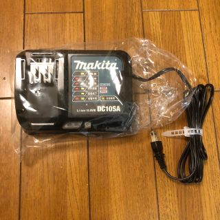 マキタ(Makita)の新品未使用品 Makita(マキタ) DC10SA 充電器 10.8v用(バッテリー/充電器)