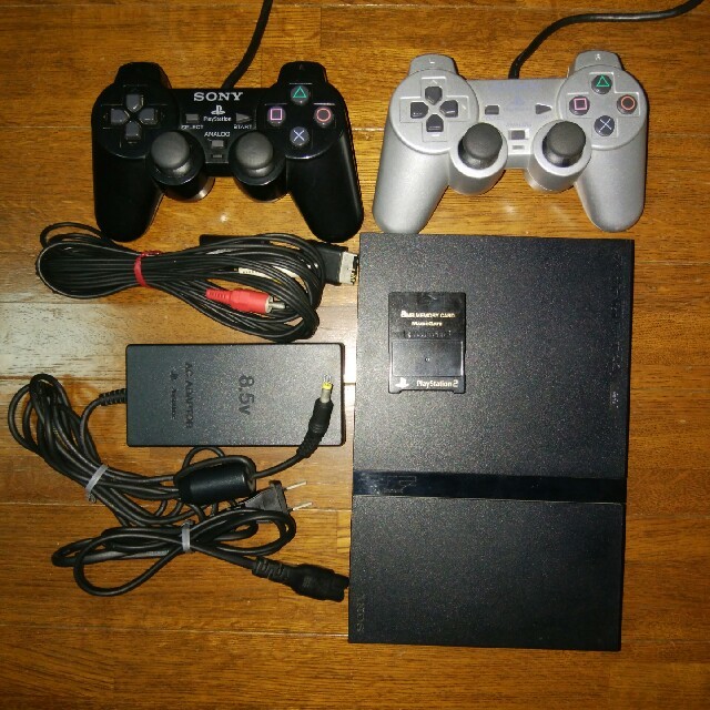 PS2薄型　本体一式+メモリーカード8MB+ソフト3枚