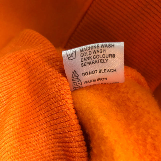 carhartt(カーハート)のカーハート　パーカー　オレンジ メンズのトップス(パーカー)の商品写真