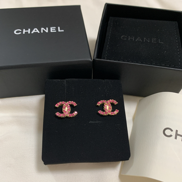 CHANEL(シャネル)のシャネル　ピアス　ピンク　刻印あり レディースのアクセサリー(ピアス)の商品写真