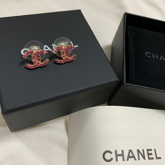 CHANEL(シャネル)のシャネル　ピアス　ピンク　刻印あり レディースのアクセサリー(ピアス)の商品写真