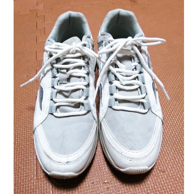 ZARA(ザラ)のsuサマ専用ZARA 厚底スニーカー ホワイト×シルバー×ラメ レディースの靴/シューズ(スニーカー)の商品写真