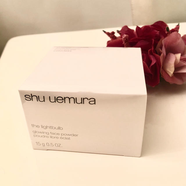 shu uemura(シュウウエムラ)の新品♡シュウウエムラ ザライトバルブ グローイング フェイス パウダー カラレス コスメ/美容のベースメイク/化粧品(フェイスパウダー)の商品写真