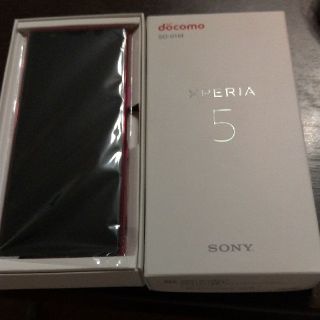 エクスペリア(Xperia)のXperia5 RED Docomo 新品未使用(スマートフォン本体)