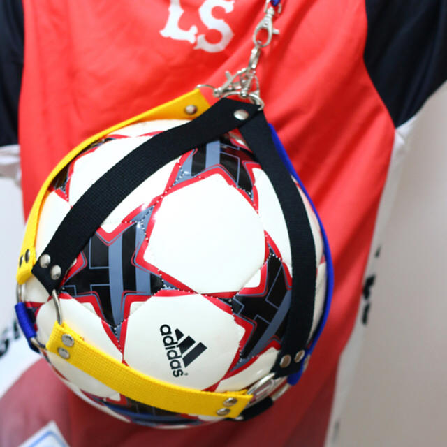 【あひ31様】 サッカー ボールホルダー ボール収納 スポーツ/アウトドアのサッカー/フットサル(ボール)の商品写真
