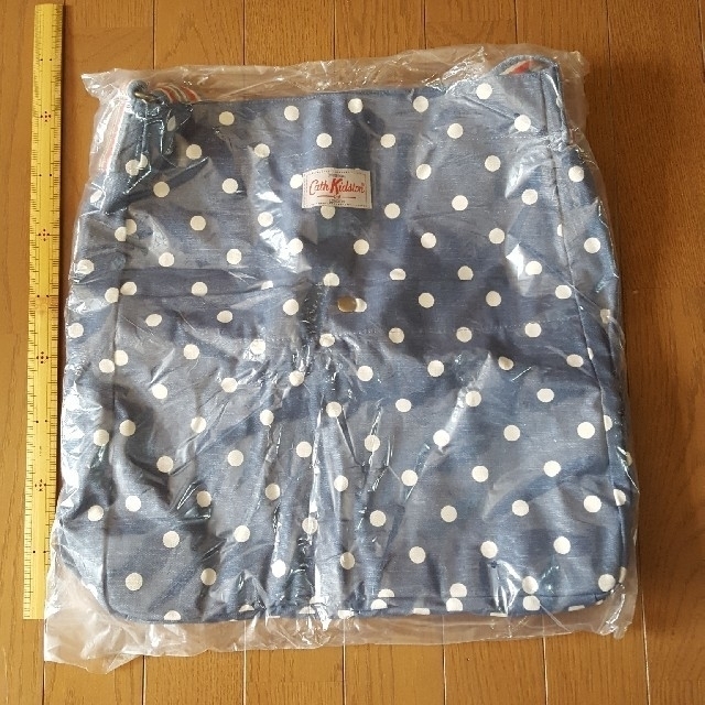 Cath Kidston(キャスキッドソン)のCath Kidston　斜めかけバッグ　ドット柄 レディースのバッグ(ショルダーバッグ)の商品写真