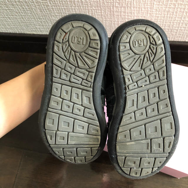familiar(ファミリア)のファミリア　黒　靴　スニーカー　フォーマル  キッズ/ベビー/マタニティのキッズ靴/シューズ(15cm~)(スニーカー)の商品写真
