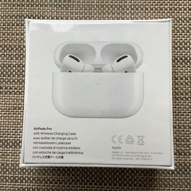 Apple(アップル)のAirPods Pro 新品未使用未開封（エアポッド）型番MWP22J/A スマホ/家電/カメラのオーディオ機器(ヘッドフォン/イヤフォン)の商品写真