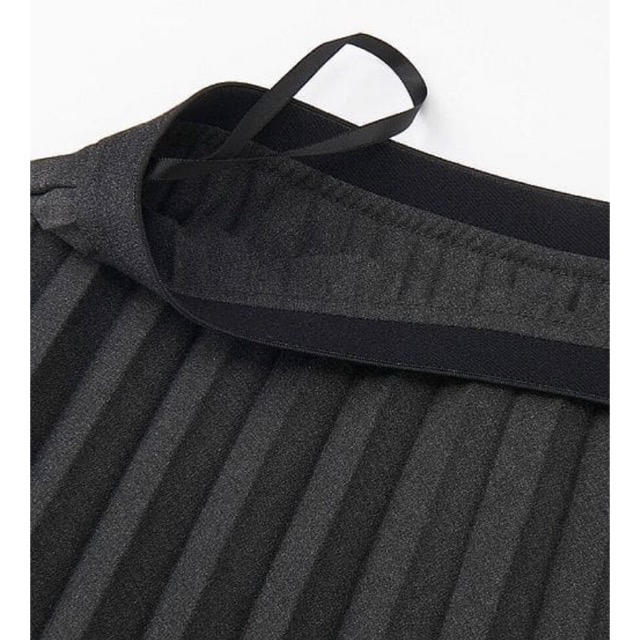 UNIQLO(ユニクロ)の【yuzukit様専用】ハイウエストプリーツミディスカート 黒 レディースのスカート(ロングスカート)の商品写真