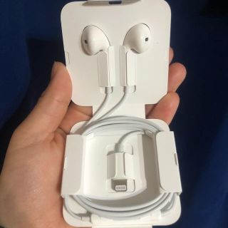 アイフォーン(iPhone)の【正規品/未使用】iphoneイヤホン(ヘッドフォン/イヤフォン)