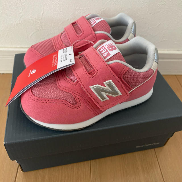 New Balance(ニューバランス)の新品＊ニューバランス　996  最新モデル　キッズ キッズ/ベビー/マタニティのキッズ靴/シューズ(15cm~)(スニーカー)の商品写真