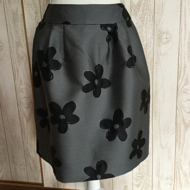 M'S GRACY(エムズグレイシー)の颯季様専用♡M's GRACY スカート モノトーン 花柄 レディースのスカート(ひざ丈スカート)の商品写真