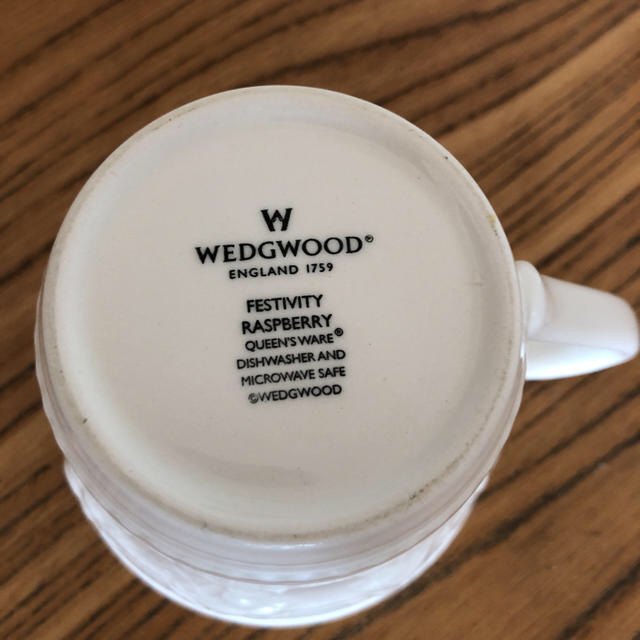 WEDGWOOD(ウェッジウッド)のウェッジウッド　マグカップ　２個 インテリア/住まい/日用品のキッチン/食器(グラス/カップ)の商品写真