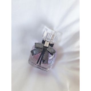 イヴサンローランボーテ(Yves Saint Laurent Beaute)のほぼ新品残量9割以上YSL人気の香水  モンパリシリーズ(香水(女性用))